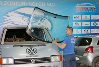 Установка лобового стекла на микроавтобус service image:3