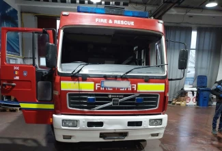 Установка ветрового стекла на спецтехнику service image:1