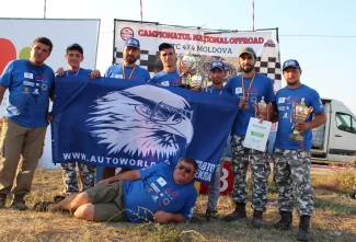 Установка ветрового стекла на спецтехнику service image:2