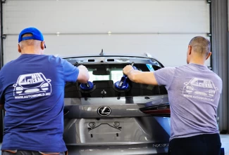 Заменить заднее стекло на легковой автомобиль service image:2