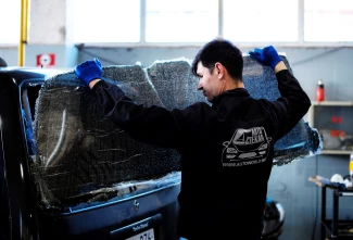 Заменить заднее стекло на легковой автомобиль service image:4