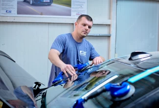 Montarea parbrizului pe un autoturism service image:1