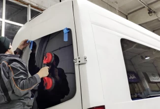 Заменить заднее стекло на микроавтобус, бус service image:2