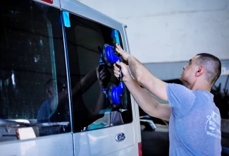 Заменить заднее стекло на микроавтобус, бус service image:1